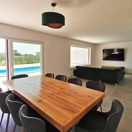 Mare E Monti With Heated Pool Villa Umag