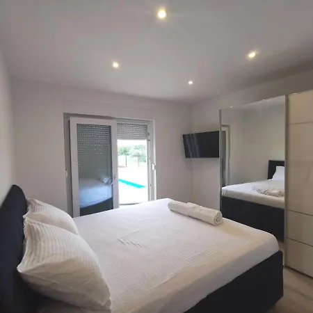 Mare E Monti With Heated Pool Villa Umag