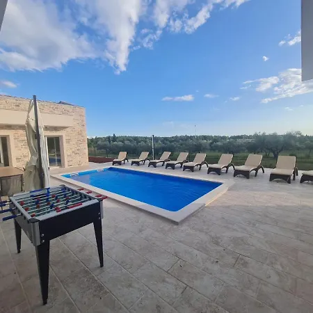 Mare E Monti With Heated Pool Villa